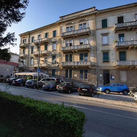 Sophia בית הארחה